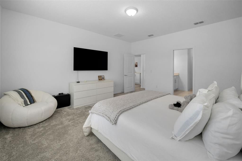 Active With Contract: $549,000 (3 beds, 3 baths, 2259 Square Feet)