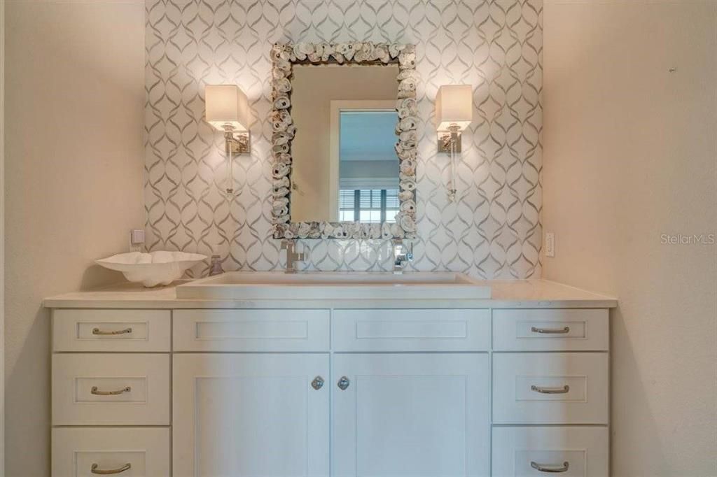 出租: $30,000 (4 贝兹, 5 浴室, 4262 平方英尺)