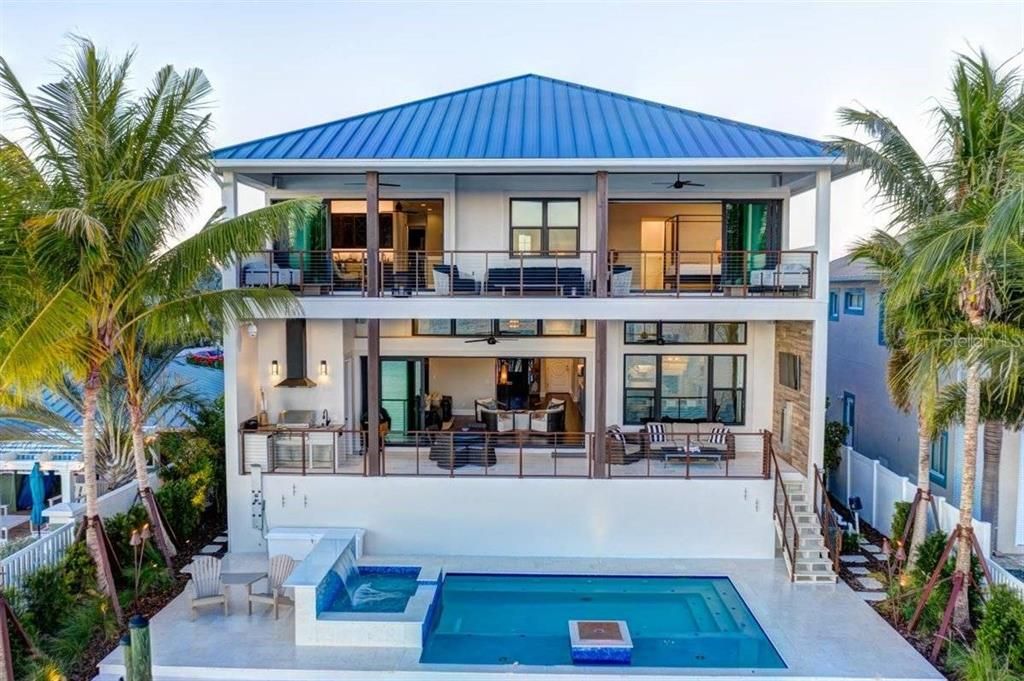 出租: $30,000 (4 贝兹, 5 浴室, 4262 平方英尺)