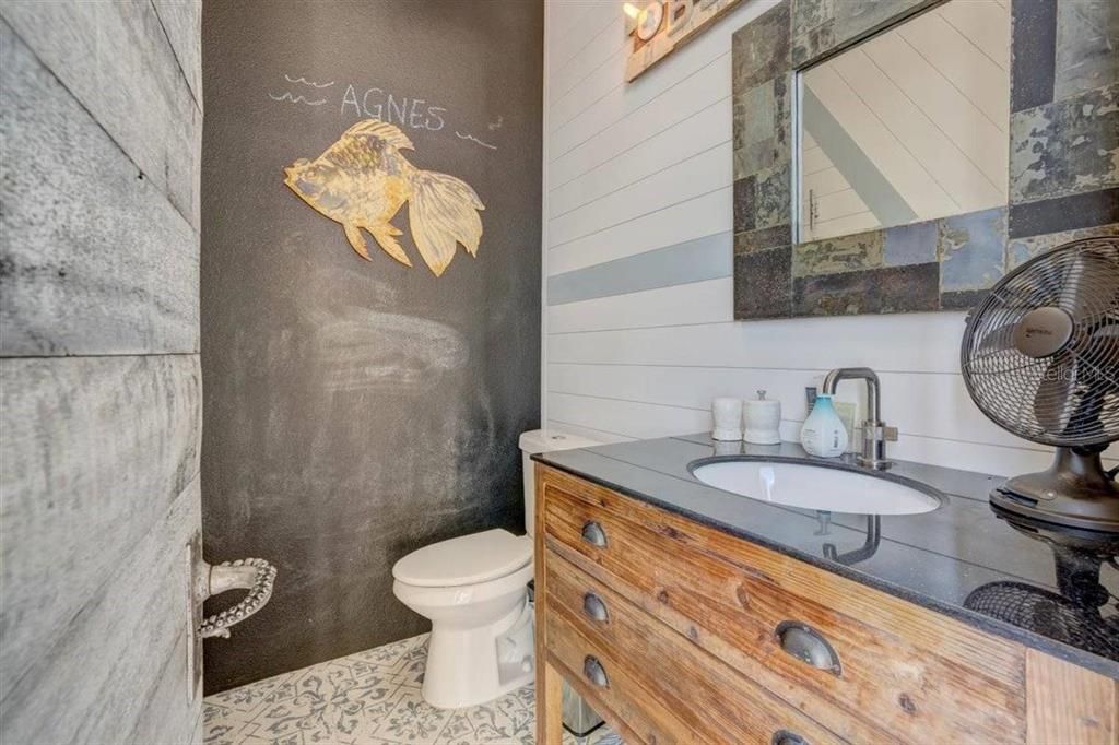 出租: $30,000 (4 贝兹, 5 浴室, 4262 平方英尺)