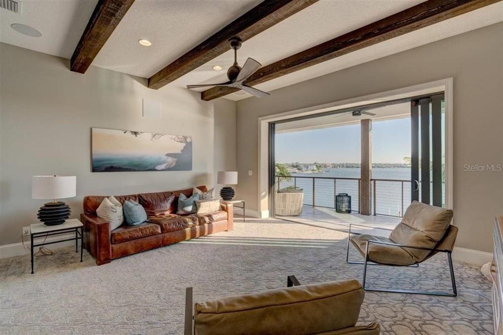 出租: $30,000 (4 贝兹, 5 浴室, 4262 平方英尺)