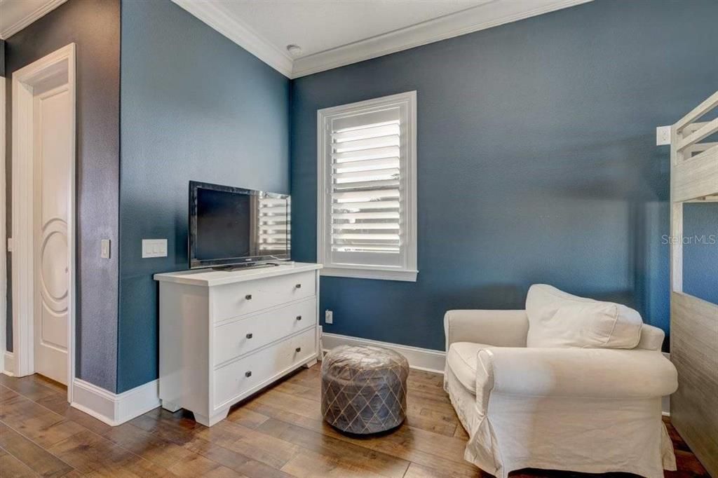 出租: $30,000 (4 贝兹, 5 浴室, 4262 平方英尺)