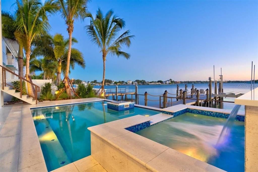 出租: $30,000 (4 贝兹, 5 浴室, 4262 平方英尺)