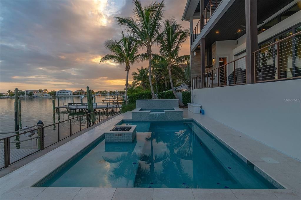 出租: $30,000 (4 贝兹, 5 浴室, 4262 平方英尺)