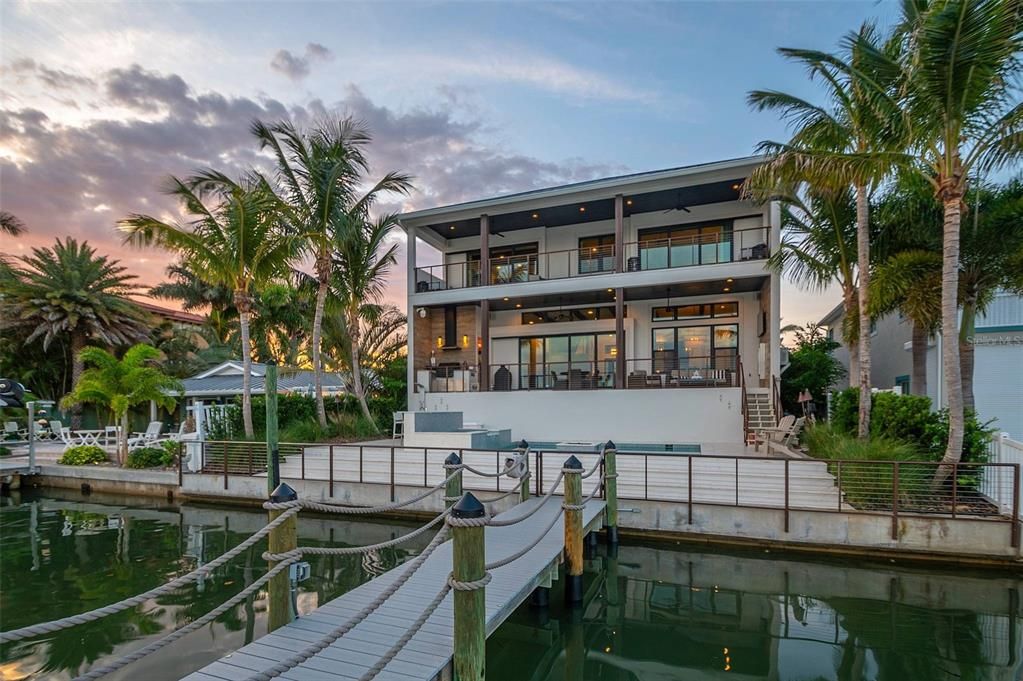 出租: $30,000 (4 贝兹, 5 浴室, 4262 平方英尺)