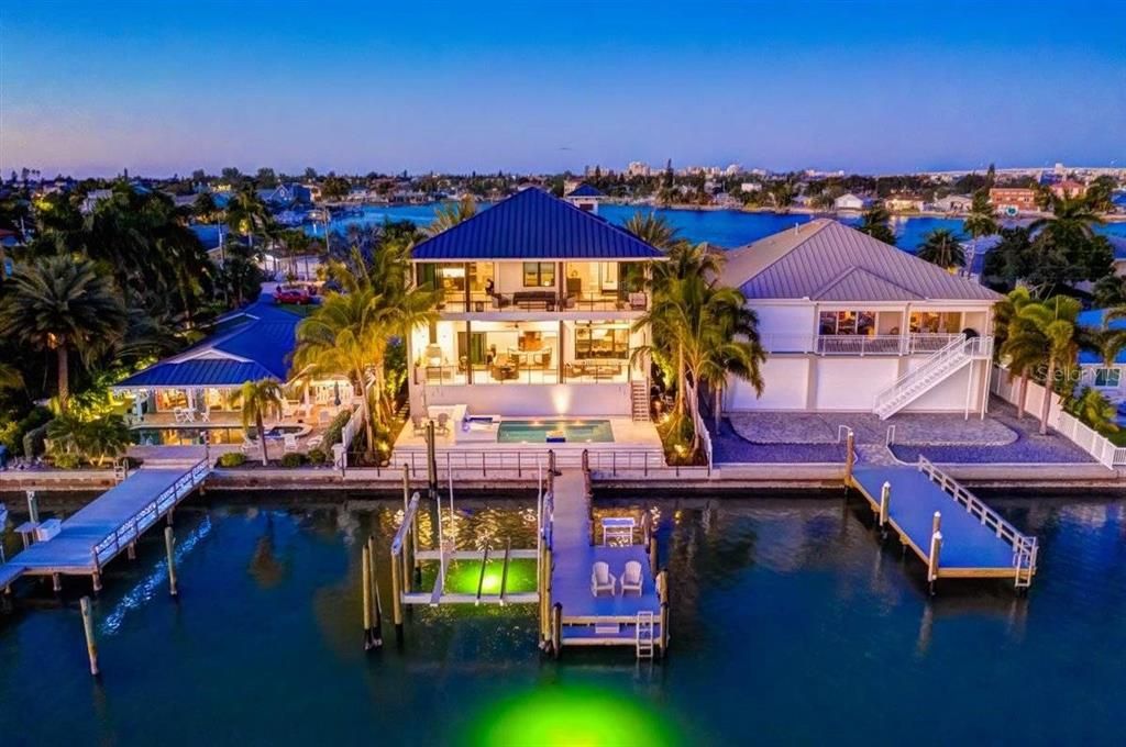 出租: $30,000 (4 贝兹, 5 浴室, 4262 平方英尺)