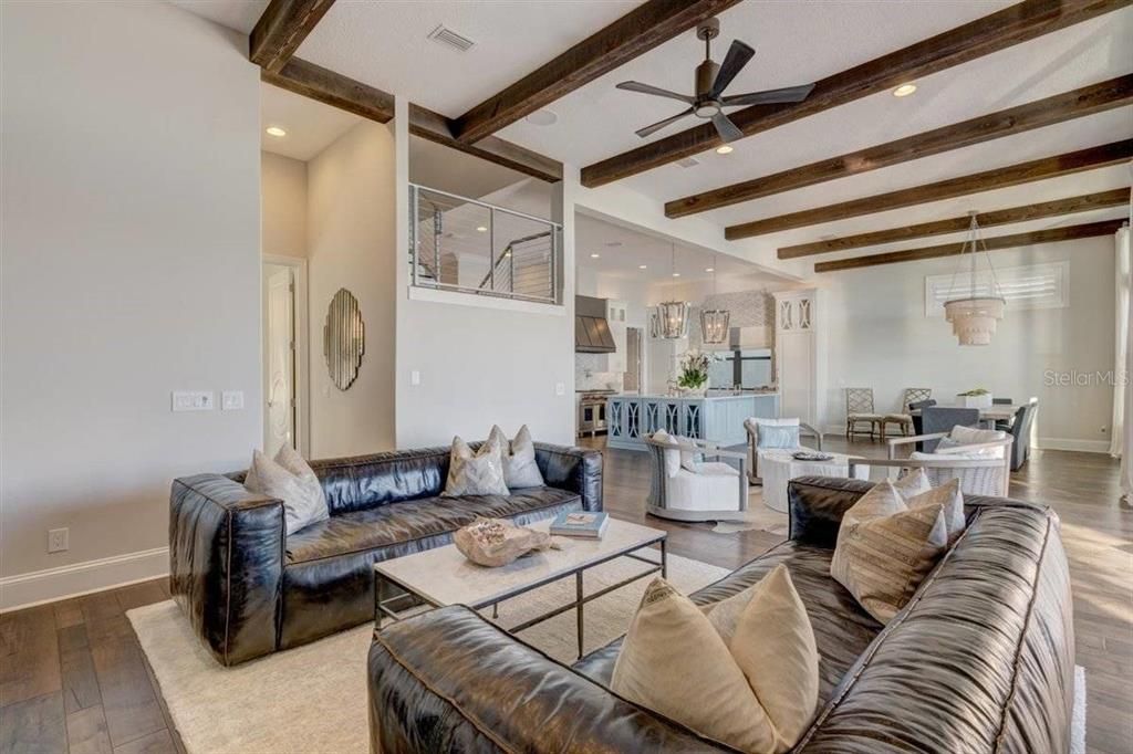 出租: $30,000 (4 贝兹, 5 浴室, 4262 平方英尺)