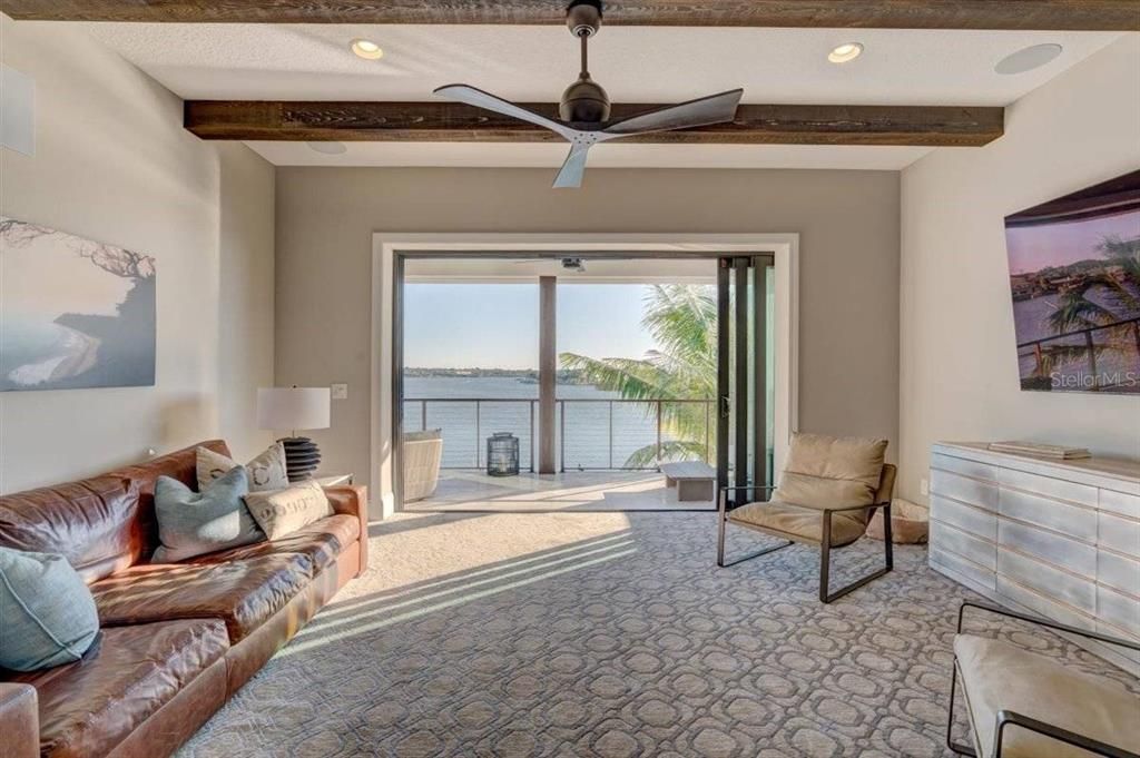 出租: $30,000 (4 贝兹, 5 浴室, 4262 平方英尺)