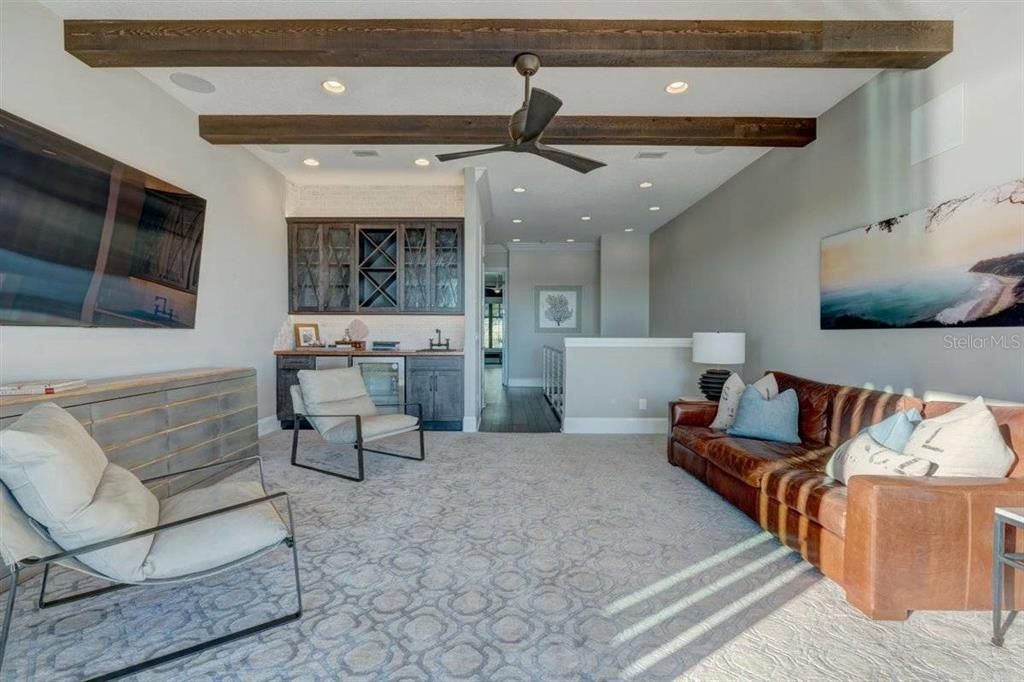 出租: $30,000 (4 贝兹, 5 浴室, 4262 平方英尺)