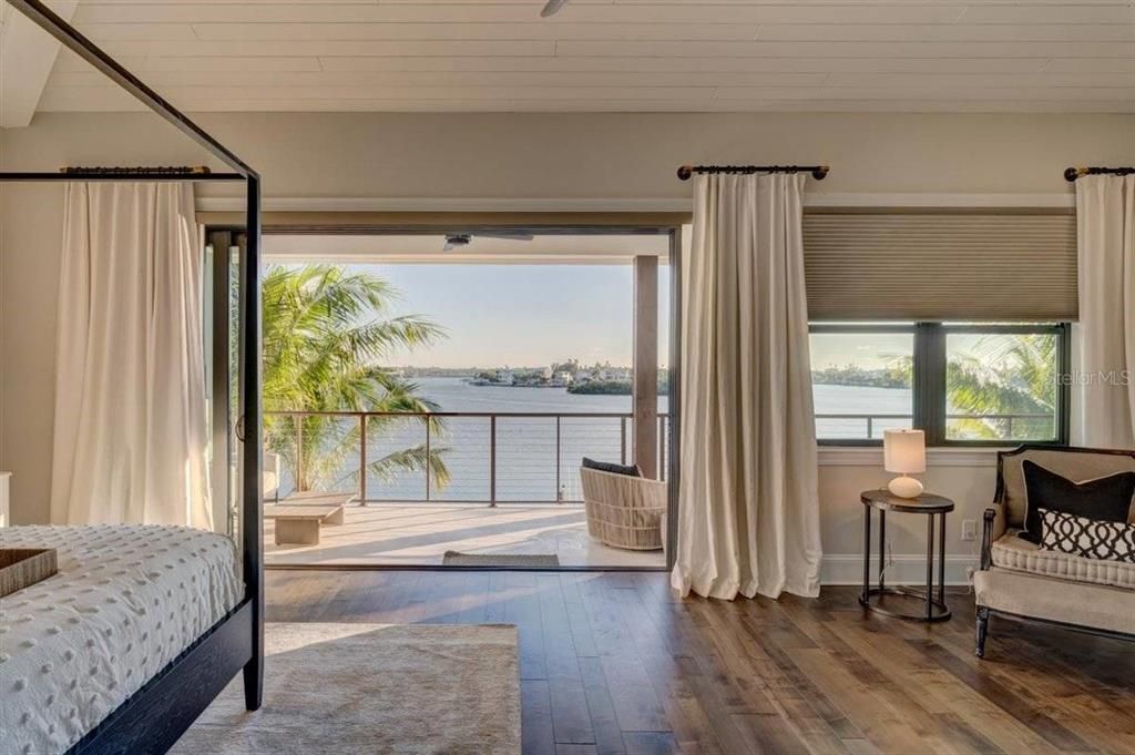 出租: $30,000 (4 贝兹, 5 浴室, 4262 平方英尺)