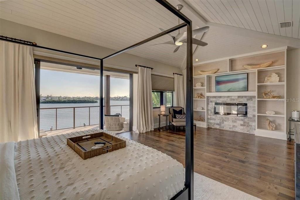 出租: $30,000 (4 贝兹, 5 浴室, 4262 平方英尺)