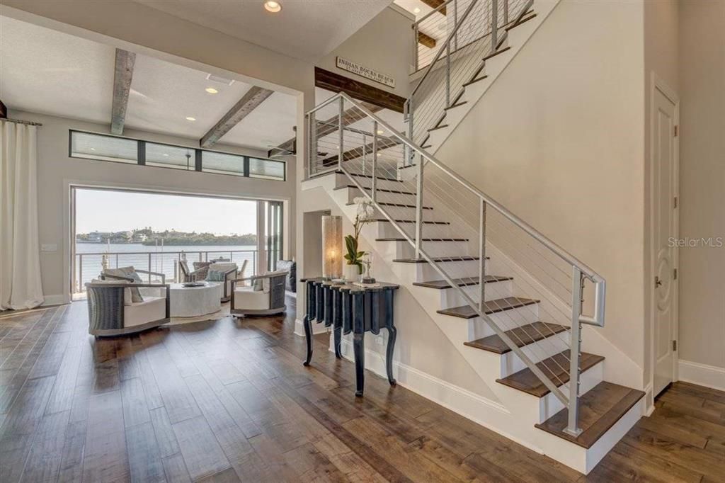 出租: $30,000 (4 贝兹, 5 浴室, 4262 平方英尺)