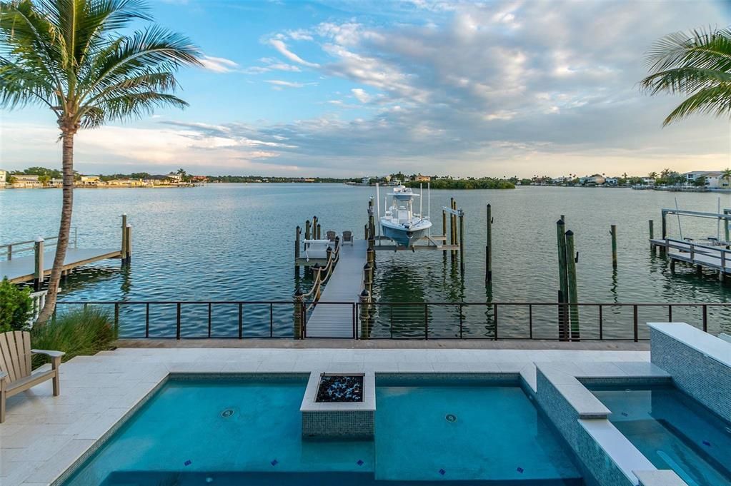 出租: $30,000 (4 贝兹, 5 浴室, 4262 平方英尺)