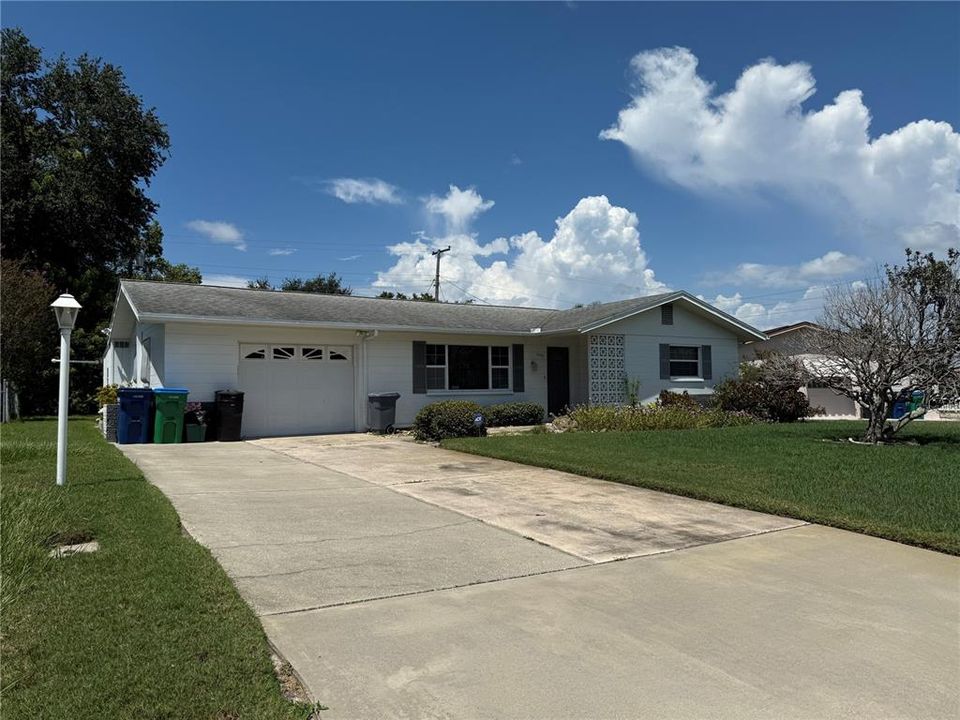 Recently Sold: $255,000 (2 beds, 2 baths, 918 Square Feet)