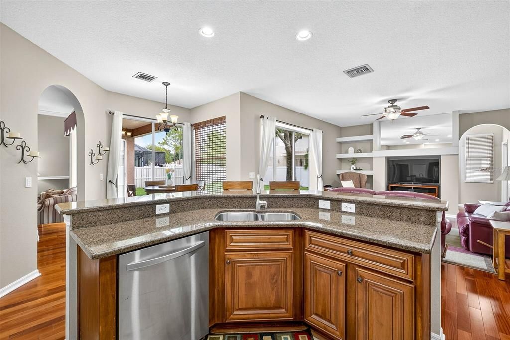 For Sale: $569,000 (4 beds, 3 baths, 2136 Square Feet)