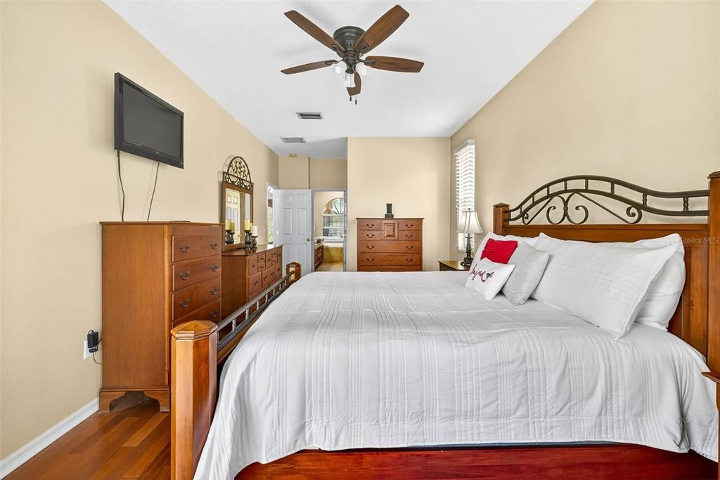 For Sale: $569,000 (4 beds, 3 baths, 2136 Square Feet)