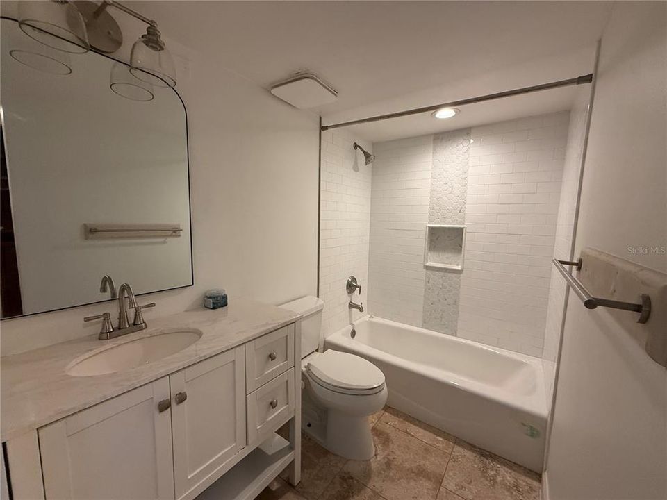 Active With Contract: $199,900 (3 beds, 2 baths, 1187 Square Feet)