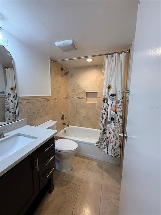 Active With Contract: $199,900 (3 beds, 2 baths, 1187 Square Feet)