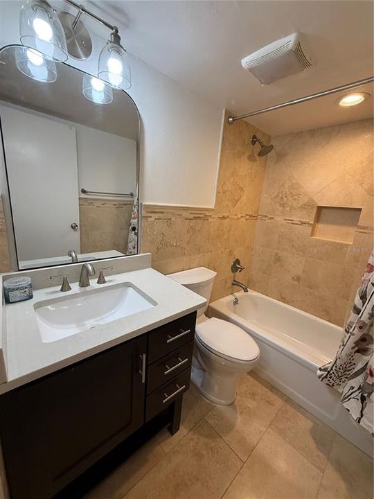 Active With Contract: $199,900 (3 beds, 2 baths, 1187 Square Feet)