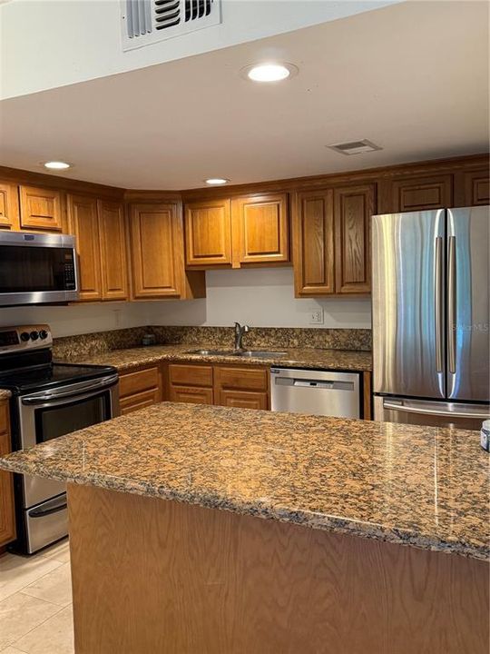 Active With Contract: $199,900 (3 beds, 2 baths, 1187 Square Feet)