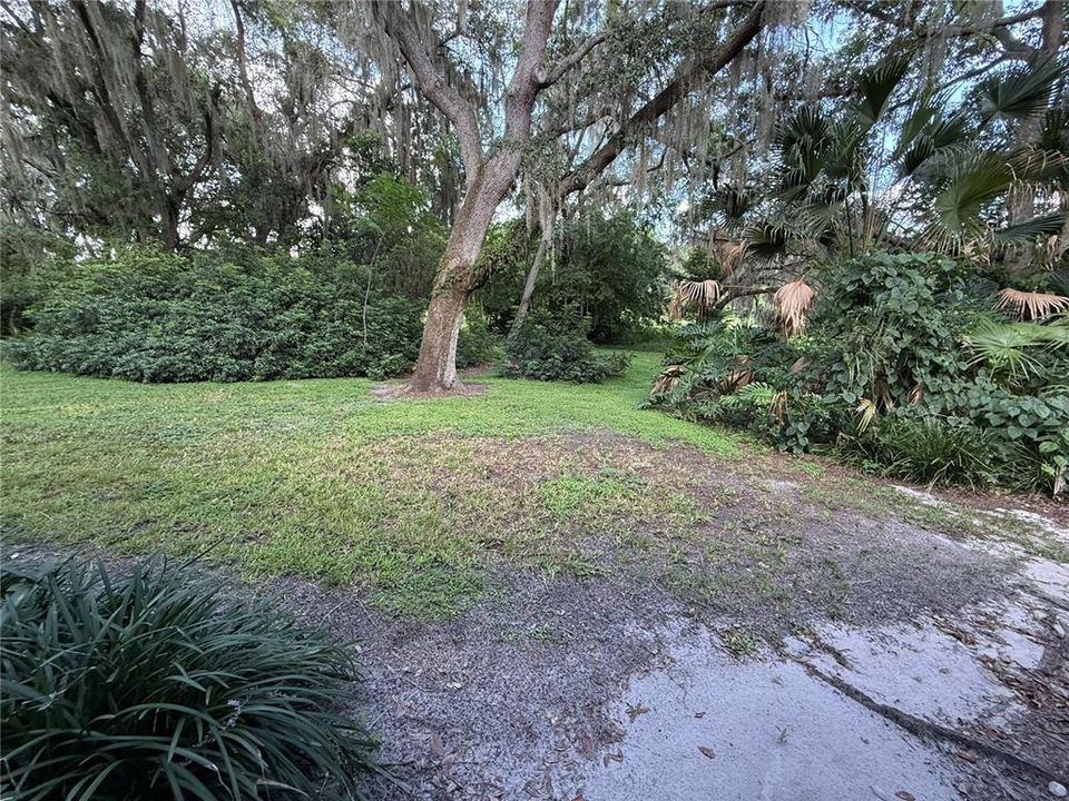 Active With Contract: $199,900 (3 beds, 2 baths, 1187 Square Feet)