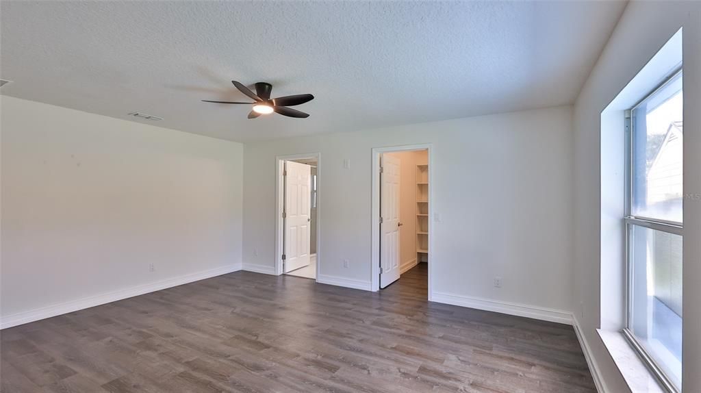 For Sale: $339,000 (4 beds, 2 baths, 1747 Square Feet)