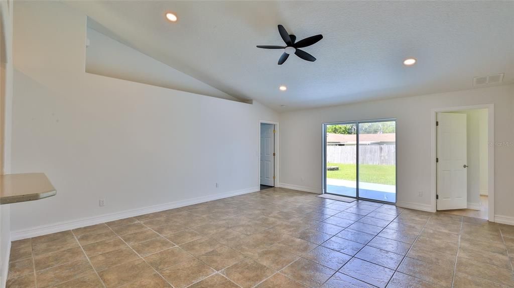 For Sale: $339,000 (4 beds, 2 baths, 1747 Square Feet)