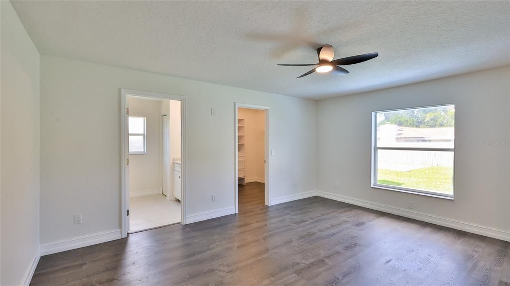 For Sale: $339,000 (4 beds, 2 baths, 1747 Square Feet)