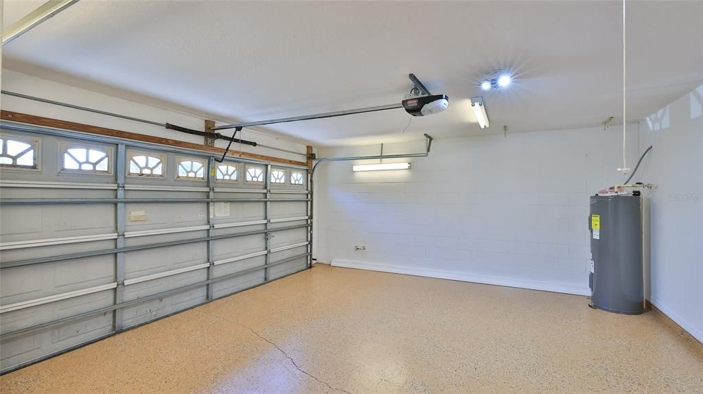 For Sale: $339,000 (4 beds, 2 baths, 1747 Square Feet)