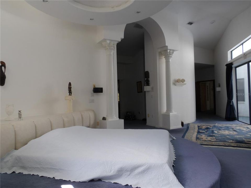 For Sale: $650,000 (6 beds, 5 baths, 5670 Square Feet)