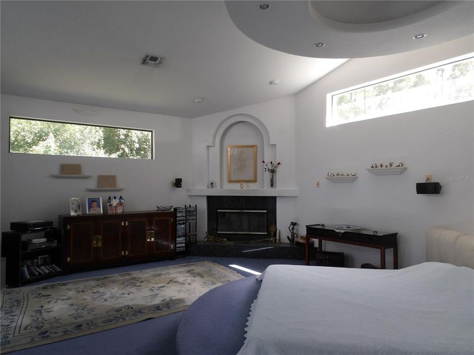 For Sale: $650,000 (6 beds, 5 baths, 5670 Square Feet)