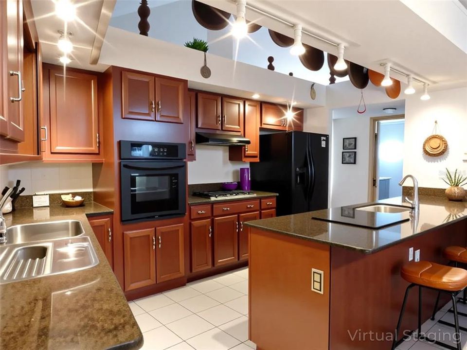 For Sale: $650,000 (6 beds, 5 baths, 5670 Square Feet)