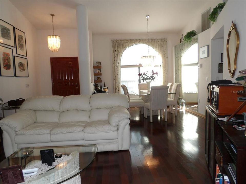 For Sale: $650,000 (6 beds, 5 baths, 5670 Square Feet)