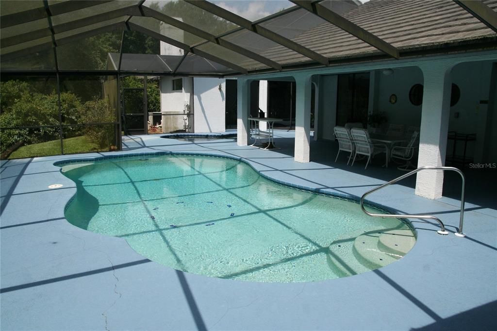 For Sale: $650,000 (6 beds, 5 baths, 5670 Square Feet)