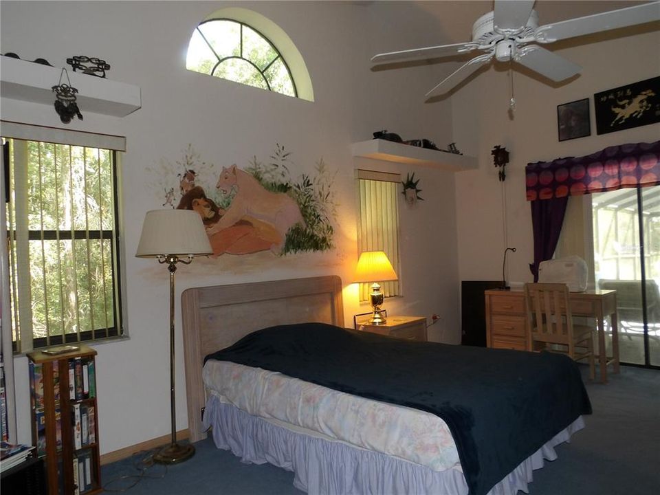 For Sale: $650,000 (6 beds, 5 baths, 5670 Square Feet)