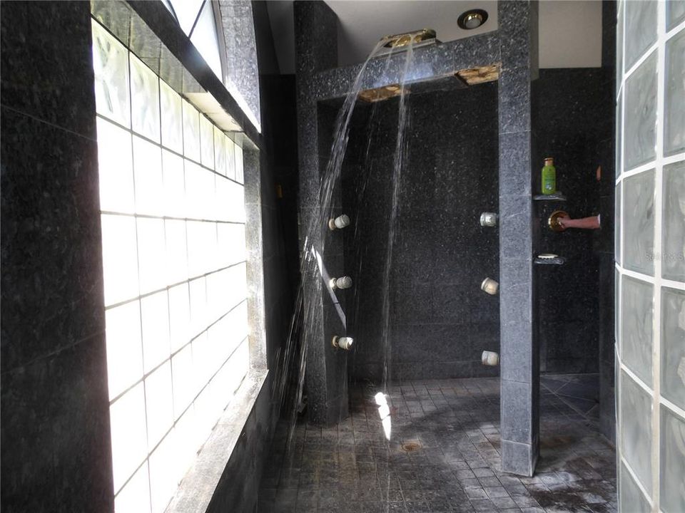 For Sale: $650,000 (6 beds, 5 baths, 5670 Square Feet)