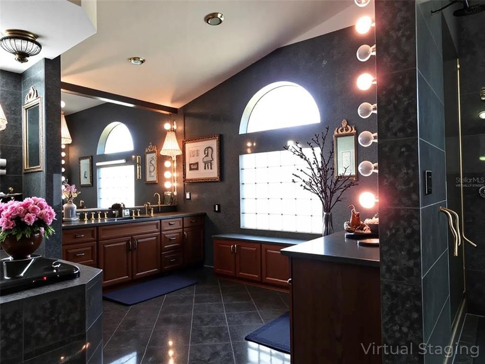 For Sale: $650,000 (6 beds, 5 baths, 5670 Square Feet)