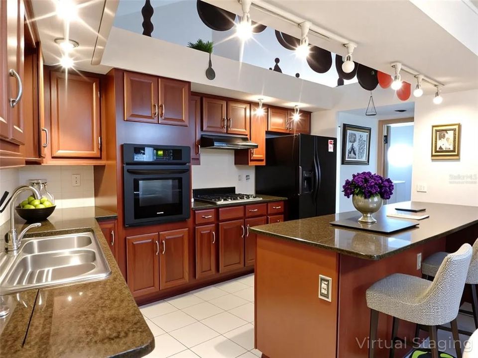 For Sale: $650,000 (6 beds, 5 baths, 5670 Square Feet)