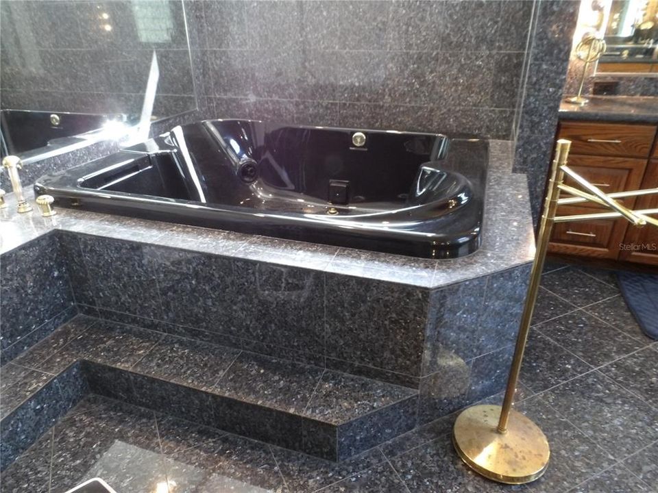 For Sale: $650,000 (6 beds, 5 baths, 5670 Square Feet)