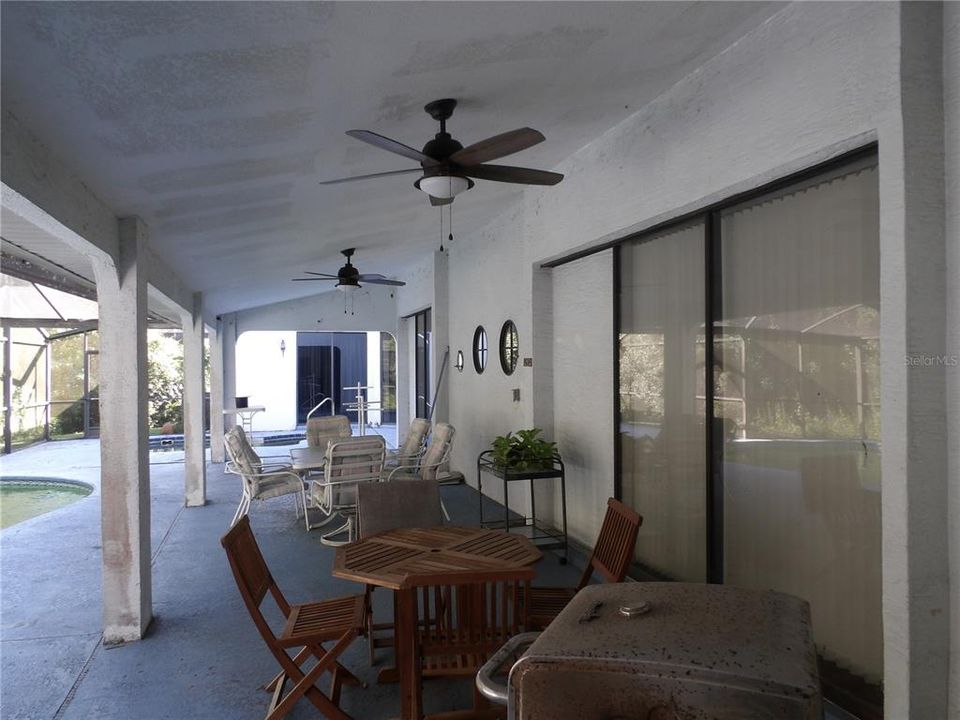 For Sale: $650,000 (6 beds, 5 baths, 5670 Square Feet)