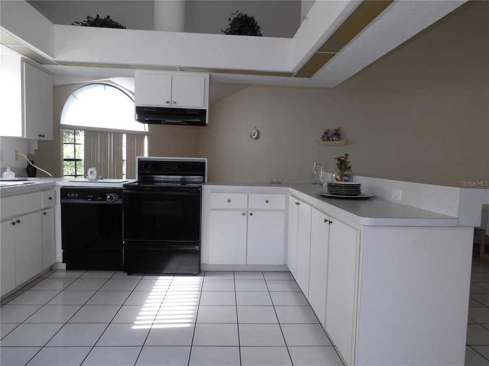 For Sale: $650,000 (6 beds, 5 baths, 5670 Square Feet)