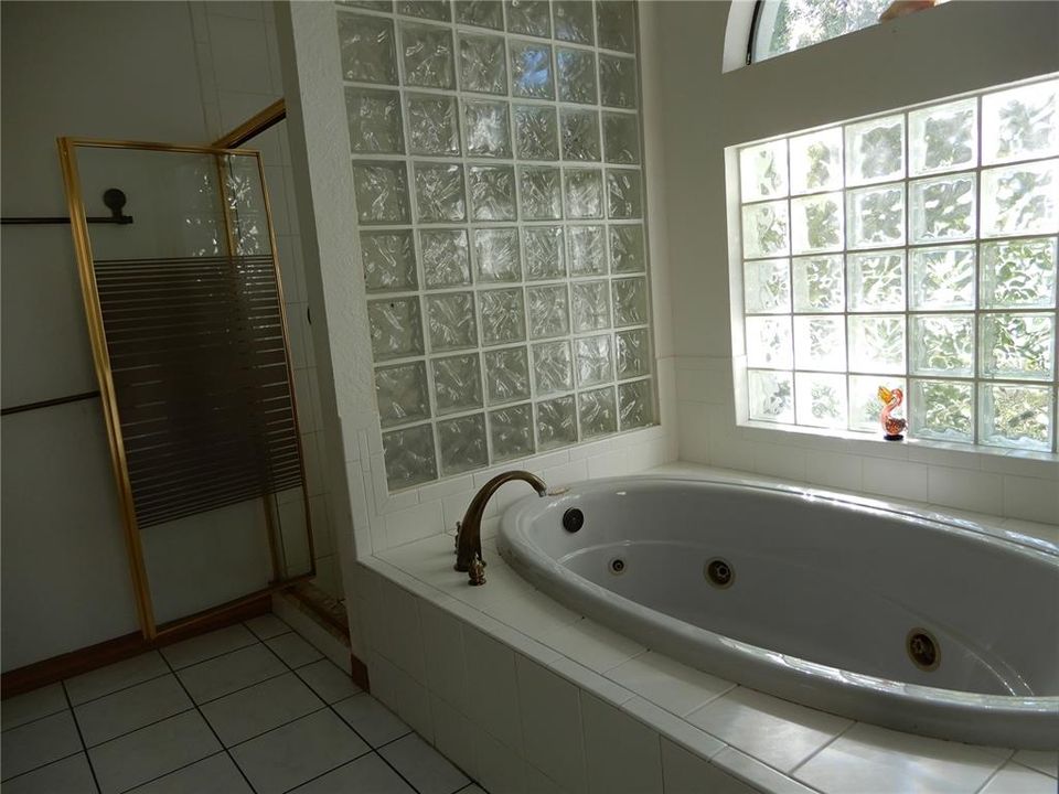 For Sale: $650,000 (6 beds, 5 baths, 5670 Square Feet)