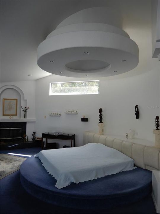 For Sale: $650,000 (6 beds, 5 baths, 5670 Square Feet)