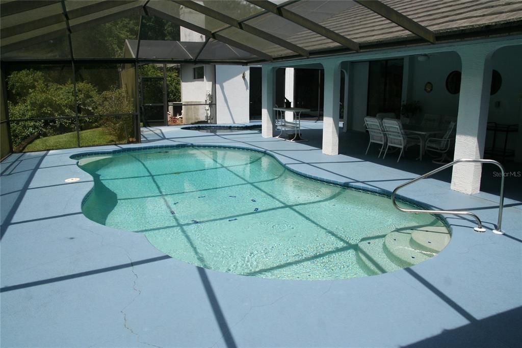 For Sale: $650,000 (6 beds, 5 baths, 5670 Square Feet)