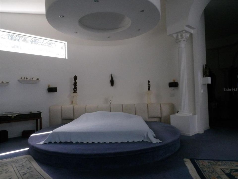 For Sale: $650,000 (6 beds, 5 baths, 5670 Square Feet)