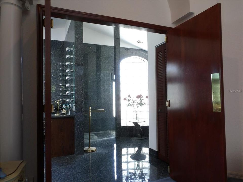 For Sale: $650,000 (6 beds, 5 baths, 5670 Square Feet)