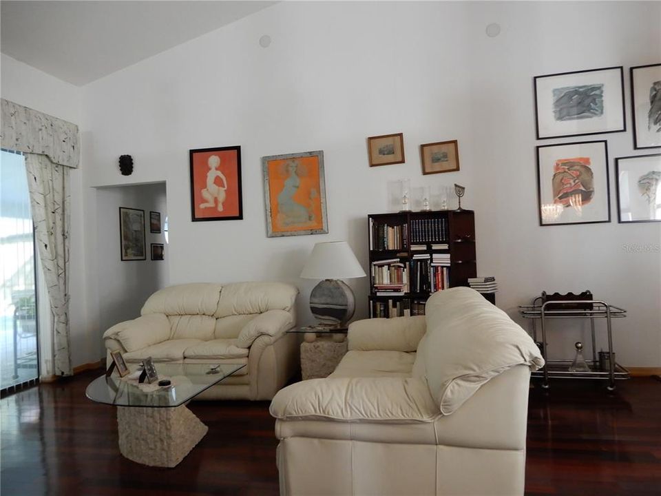 For Sale: $650,000 (6 beds, 5 baths, 5670 Square Feet)