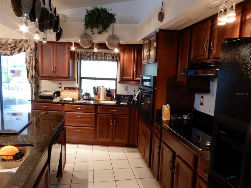 For Sale: $650,000 (6 beds, 5 baths, 5670 Square Feet)