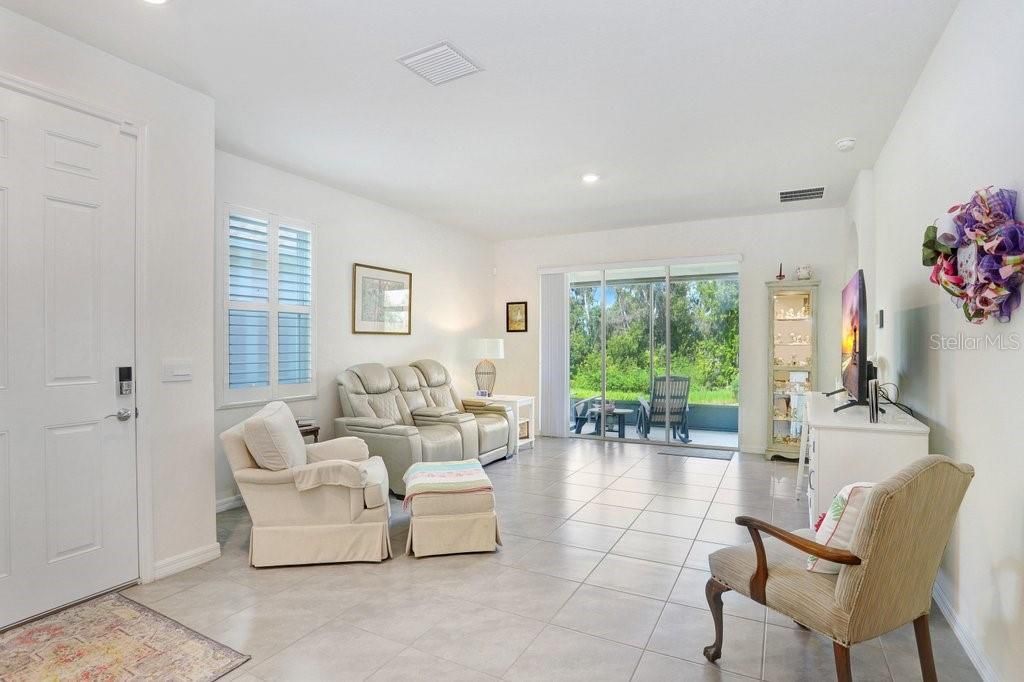 Activo con contrato: $315,000 (3 camas, 2 baños, 1565 Pies cuadrados)