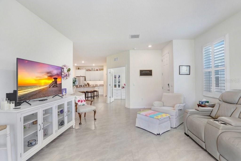 Activo con contrato: $315,000 (3 camas, 2 baños, 1565 Pies cuadrados)